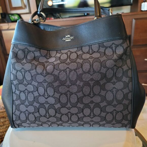 Coach Hobo - Picture 1 of 12